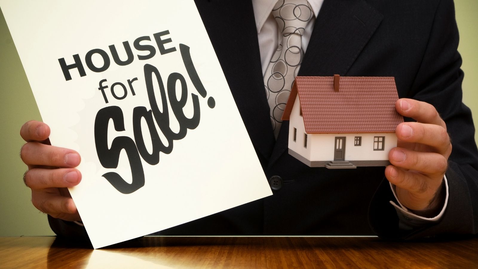Selling with Strategy: How a Real Estate Agent Maximizes Your Home Sale